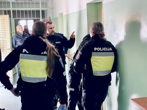 policjanci na praktykach z policjantami litewskimi